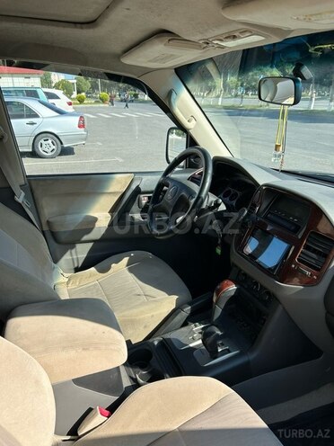 Mitsubishi Pajero-10