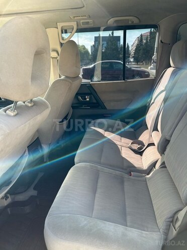 Mitsubishi Pajero-12