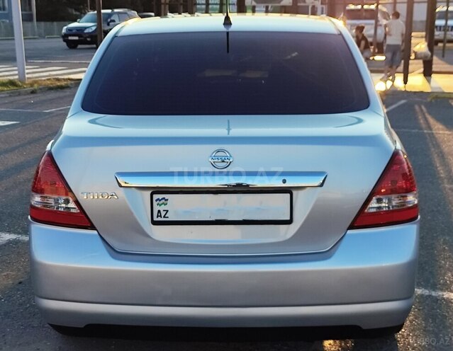 Nissan Tiida-9