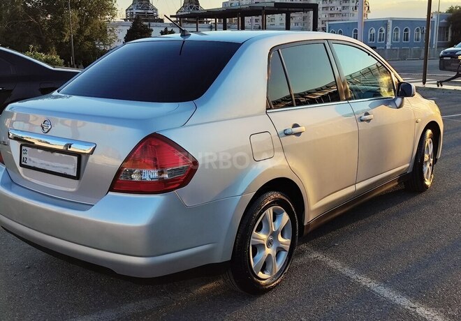 Nissan Tiida-7