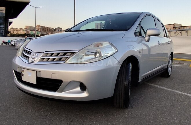 Nissan Tiida-5