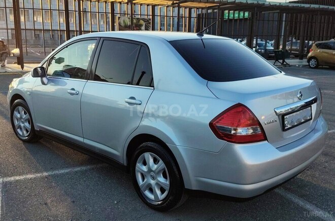 Nissan Tiida-6
