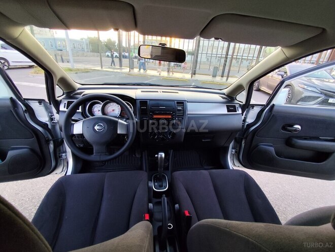 Nissan Tiida-13