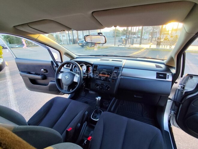 Nissan Tiida-16