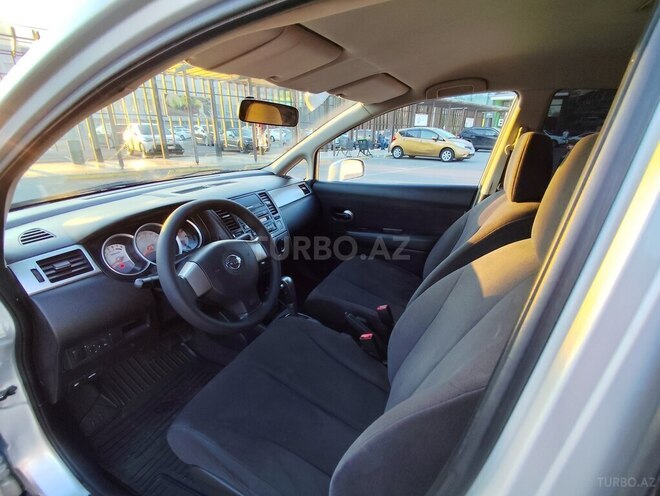 Nissan Tiida-21