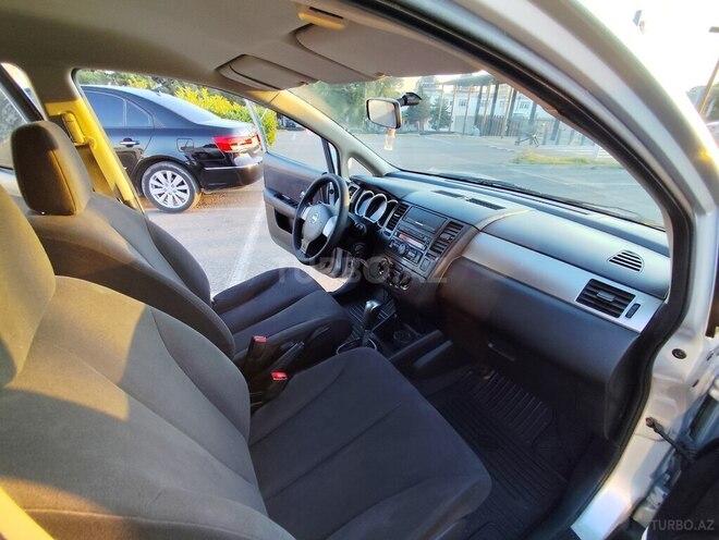 Nissan Tiida-19