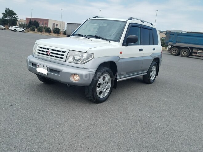 Mitsubishi Pajero io-8