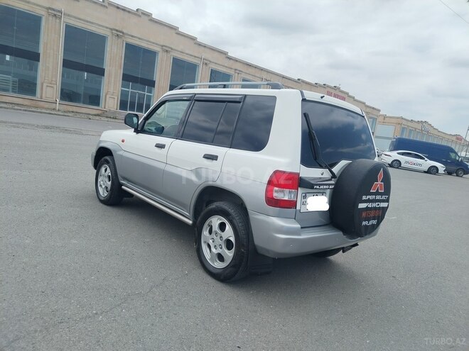 Mitsubishi Pajero io-6