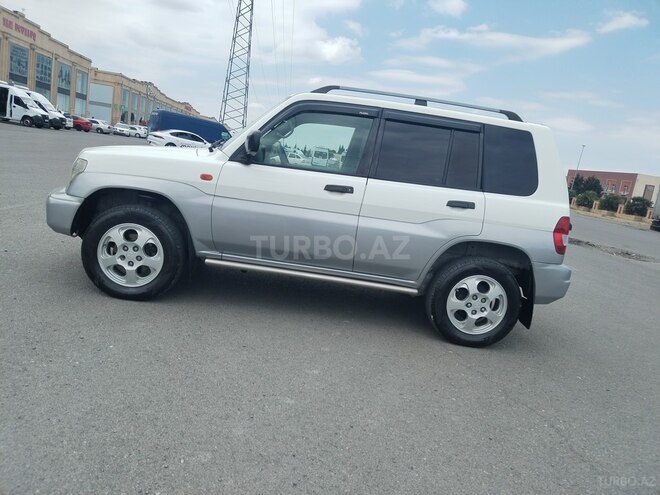 Mitsubishi Pajero io-7