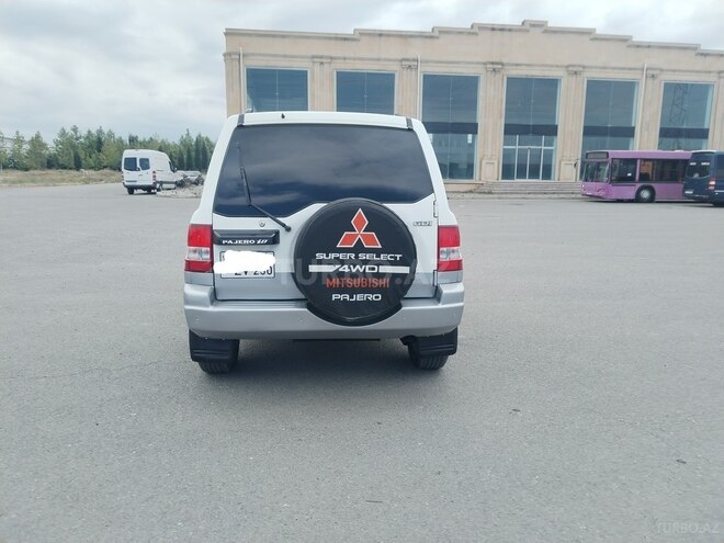 Mitsubishi Pajero io-5
