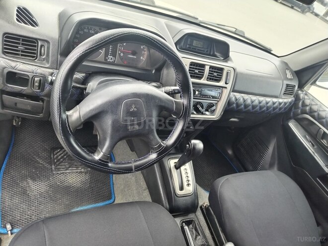 Mitsubishi Pajero io-9