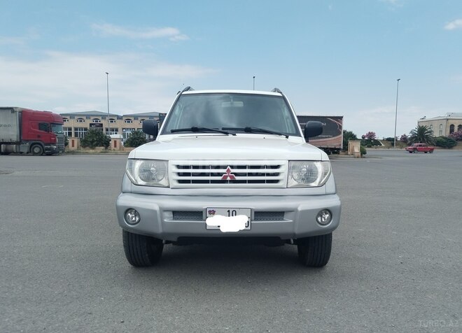 Mitsubishi Pajero io-1