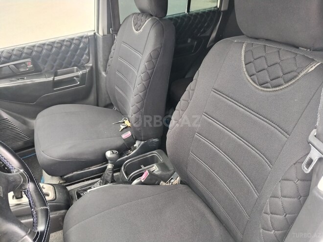 Mitsubishi Pajero io-11