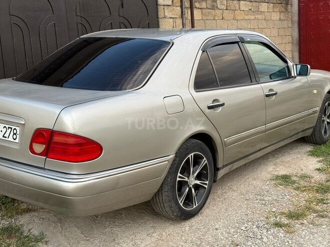 Mercedes E 200-3