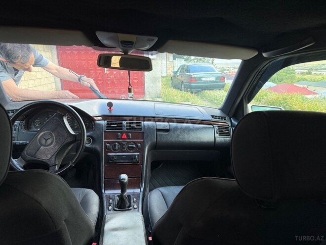 Mercedes E 200-10