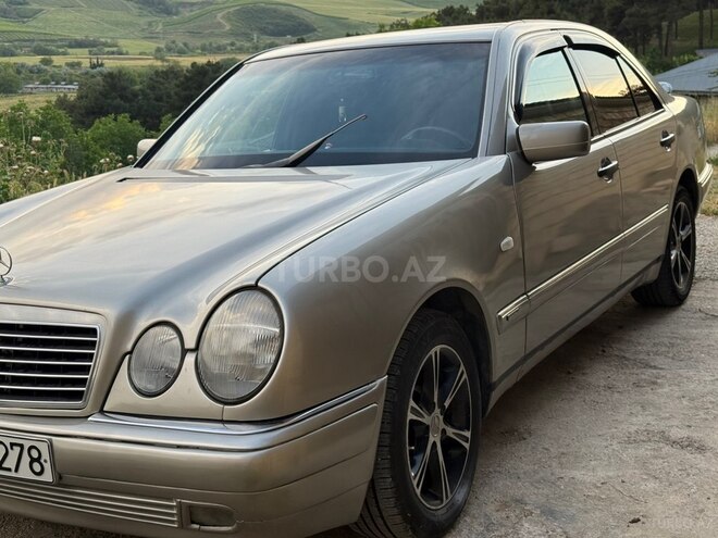 Mercedes E 200-5