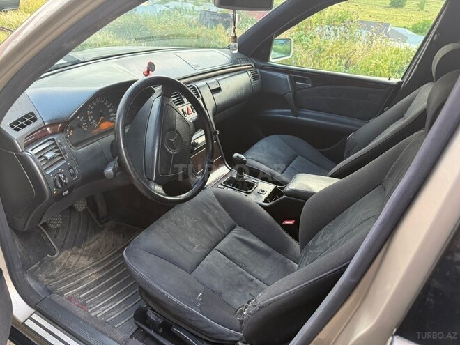 Mercedes E 200-6