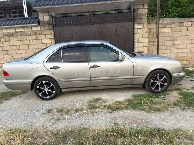 Mercedes E 200-9