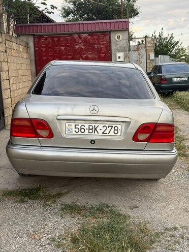Mercedes E 200-2