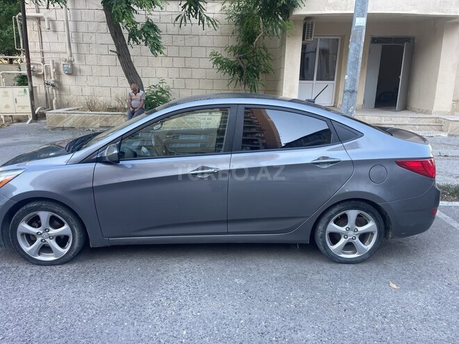 Hyundai Accent-2