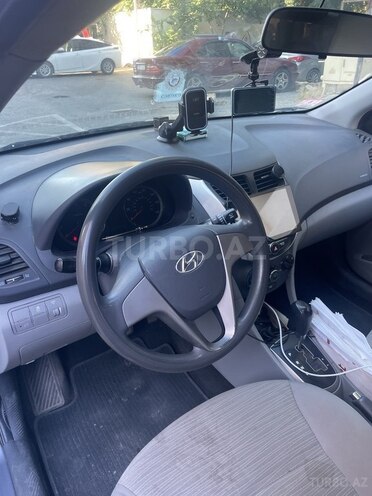 Hyundai Accent-4