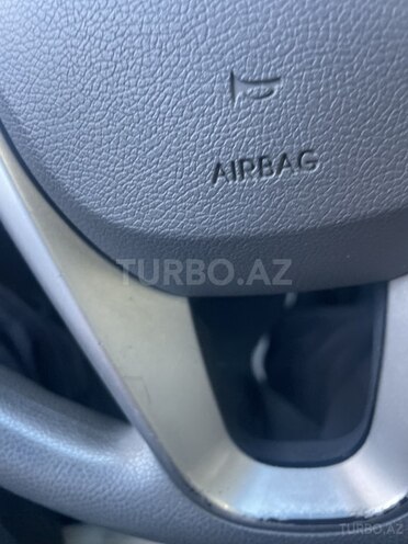 Hyundai Accent-6