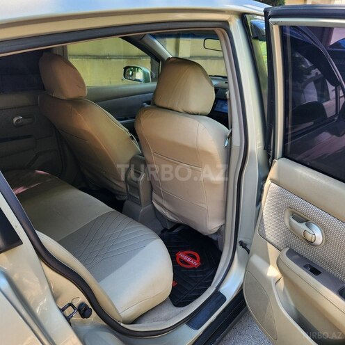Nissan Tiida-10
