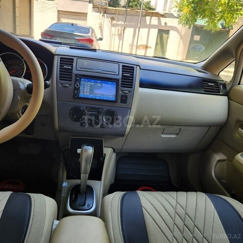 Nissan Tiida-21