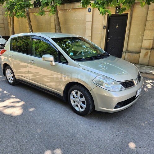 Nissan Tiida-1