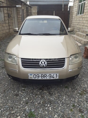 Volkswagen Passat-1