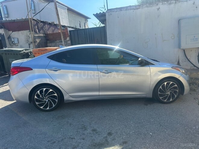 Hyundai Elantra-2