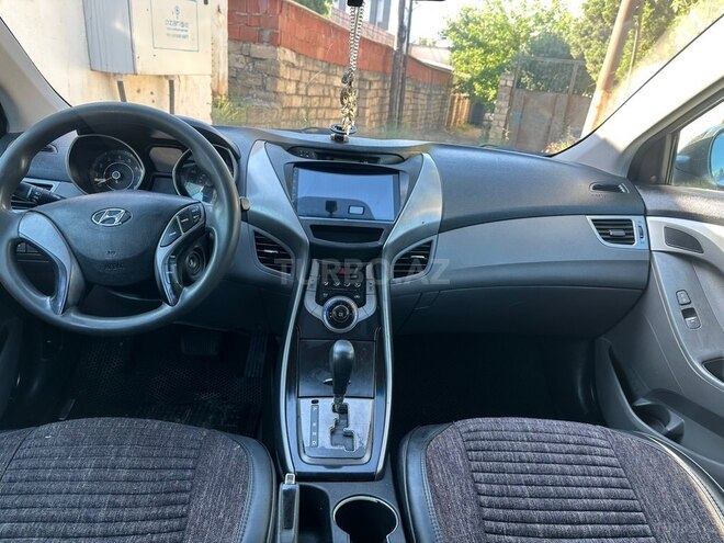 Hyundai Elantra-4