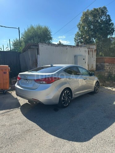 Hyundai Elantra-6