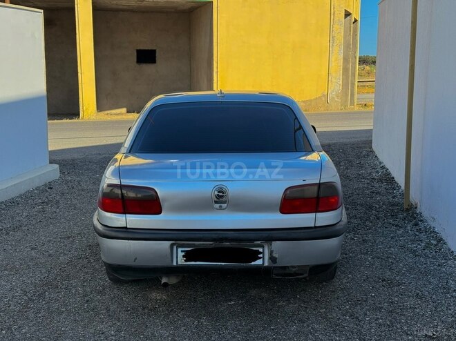 Opel Omega-2