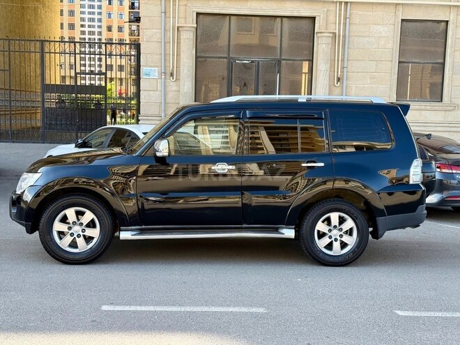 Mitsubishi Pajero-3
