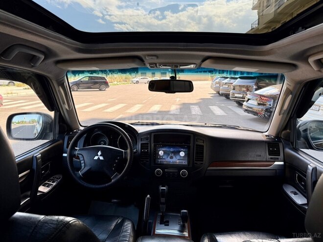 Mitsubishi Pajero-13