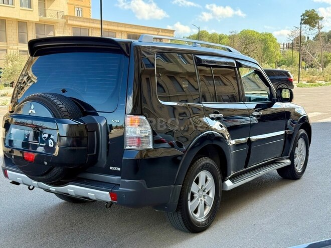 Mitsubishi Pajero-7