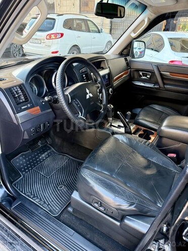 Mitsubishi Pajero-14
