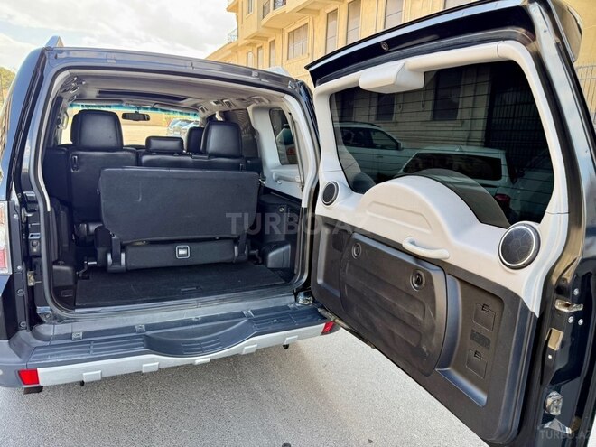 Mitsubishi Pajero-16