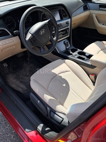 Hyundai Sonata-12