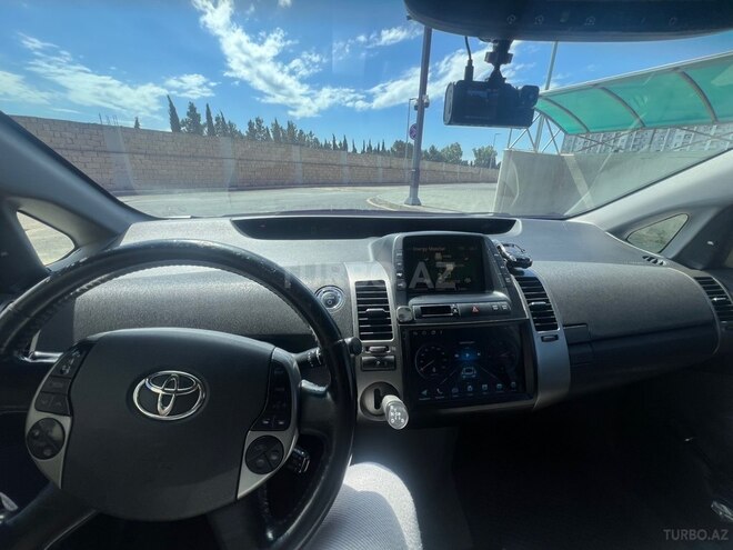Toyota Prius-8