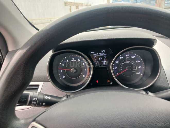 Hyundai Elantra-9