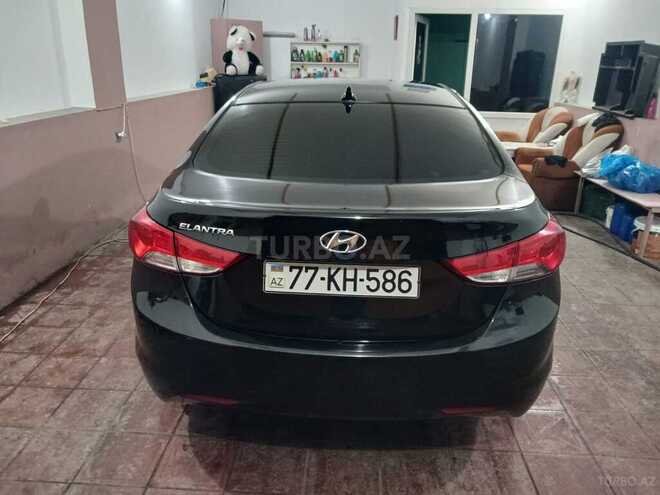 Hyundai Elantra-4