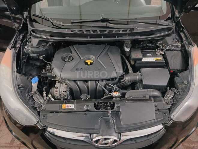 Hyundai Elantra-11