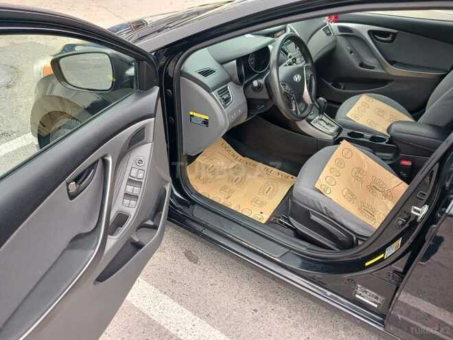 Hyundai Elantra-8