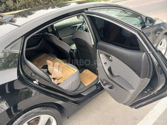 Hyundai Elantra-6