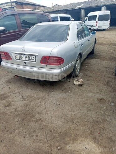 Mercedes E 220-2