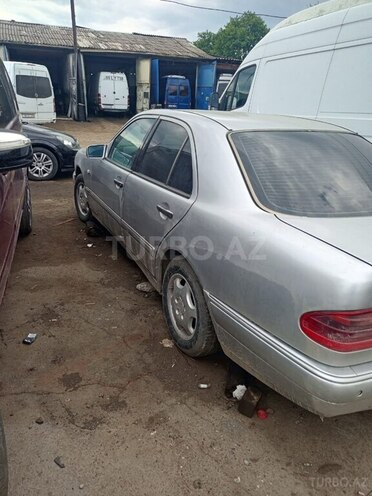 Mercedes E 220-3