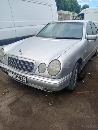 Mercedes E 220-4