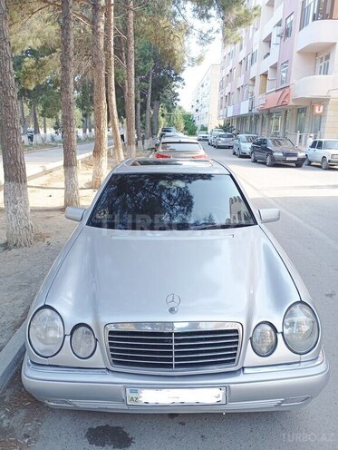 Mercedes E 230-1